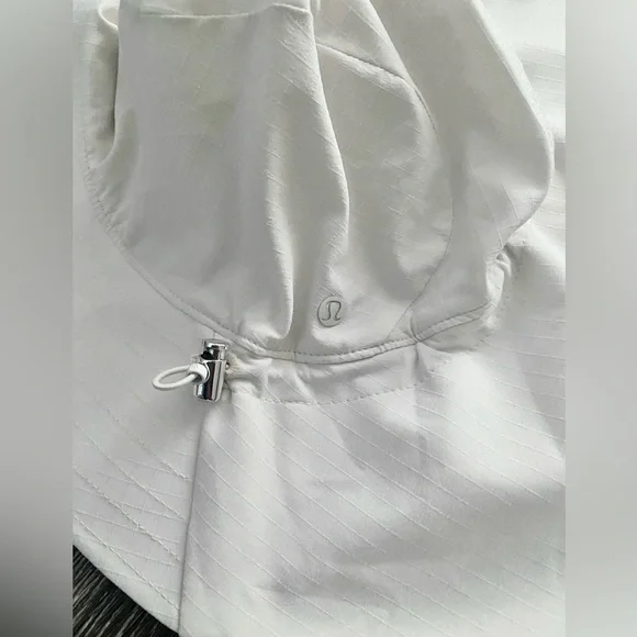NWOT Lululemon Cinchable Wide Brim White Hat - M/L - Picture 2 of 7